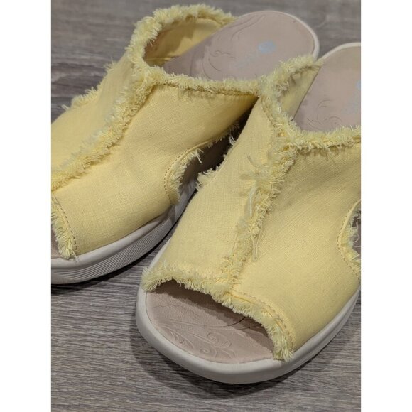 Bzees Serendipidy SZ 9.5M Women’s Yellow Frayed Slide On Sandals Shoes - Picture 16 of 16